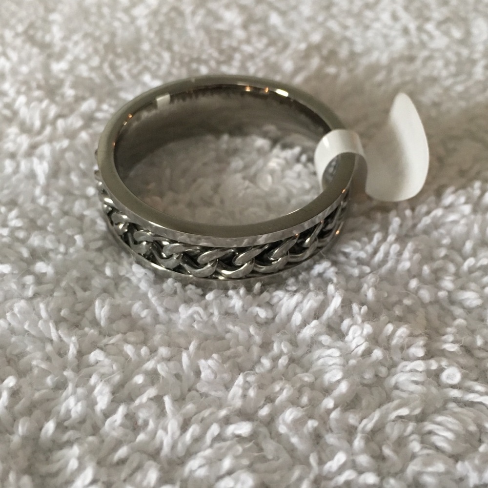 NWT*Mens silver chainlink spinner ring. (1 of 2) - Picture 2 of 8